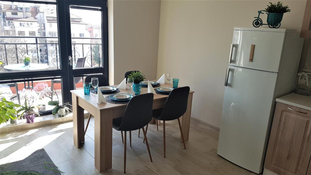Azzurro-Top Floor Apartment In Quiet Neighborhood, Free Private Parking Varna Bagian luar foto