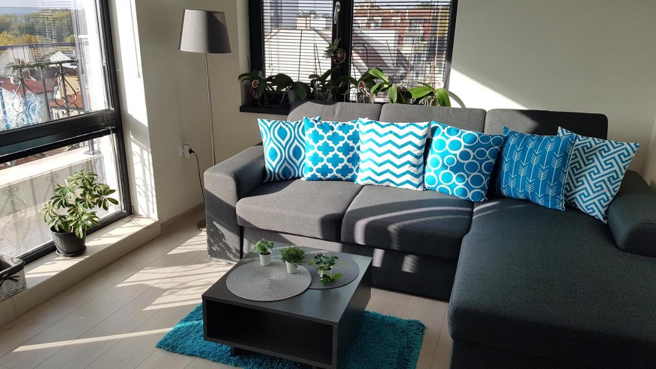 Azzurro-Top Floor Apartment In Quiet Neighborhood, Free Private Parking Varna Bagian luar foto