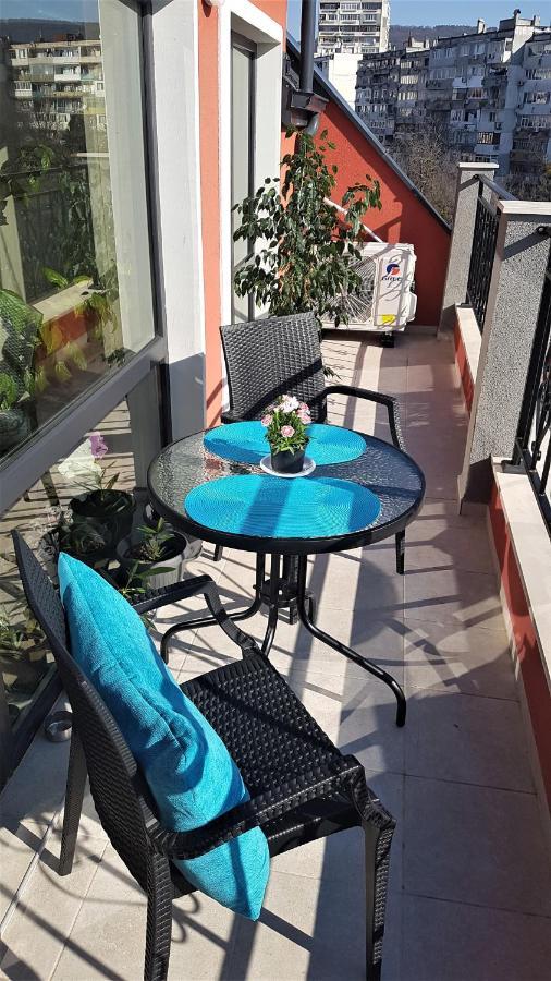 Azzurro-Top Floor Apartment In Quiet Neighborhood, Free Private Parking Varna Bagian luar foto