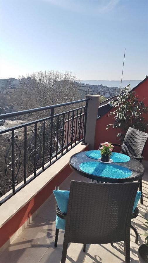 Azzurro-Top Floor Apartment In Quiet Neighborhood, Free Private Parking Varna Bagian luar foto