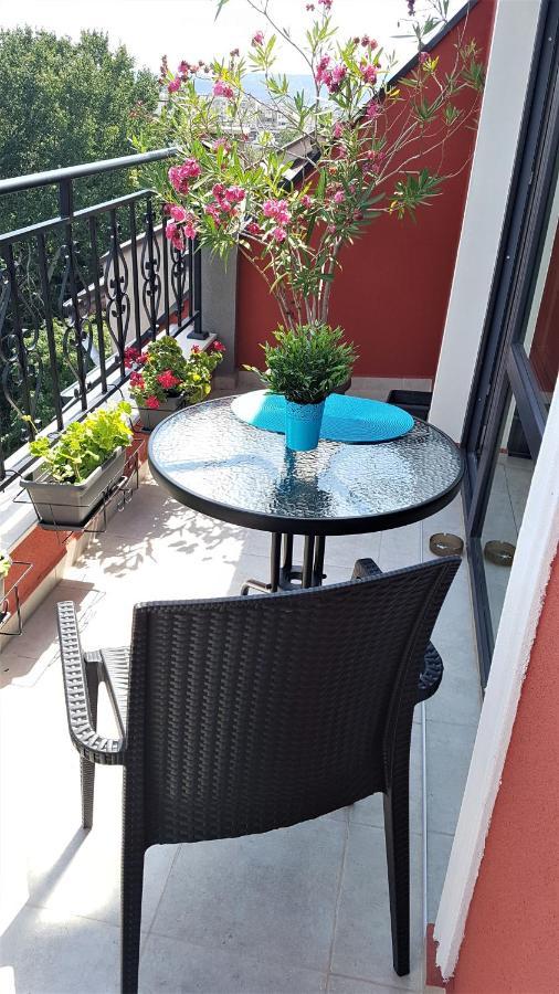 Azzurro-Top Floor Apartment In Quiet Neighborhood, Free Private Parking Varna Bagian luar foto